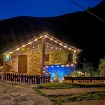 La Gurueba, Frente Rio Y Cascada Vega de Pas
