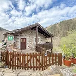 La Gurueba, Frente Rio Y Cascada Vega de Pas