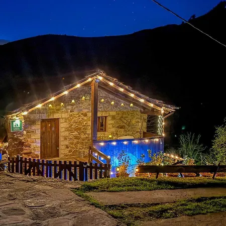 La Gurueba, Frente Rio Y Cascada 贝加德帕斯