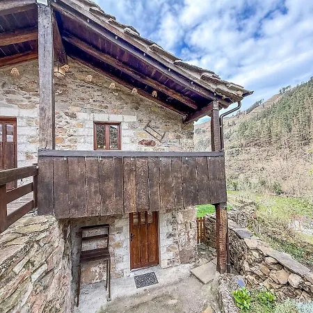 La Gurueba, Frente Rio Y Cascada 別荘