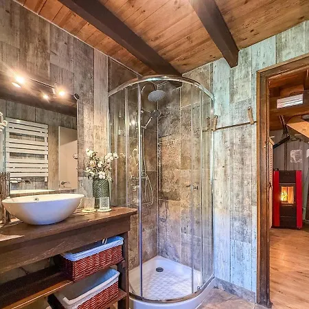 La Gurueba, Frente Rio Y Cascada *