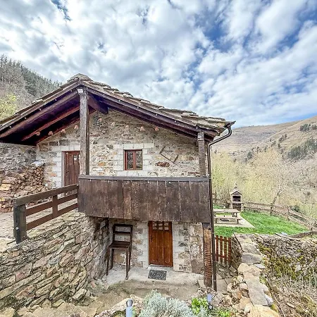 La Gurueba, Frente Rio Y Cascada