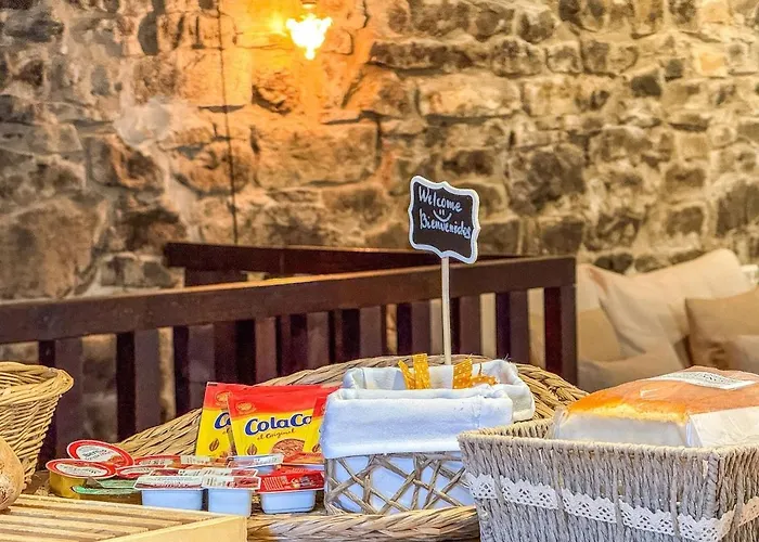 La Gurueba, Frente Rio Y Cascada