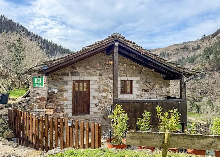 La Gurueba, Frente Rio Y Cascada Hébergement de vacances Vega de Pas