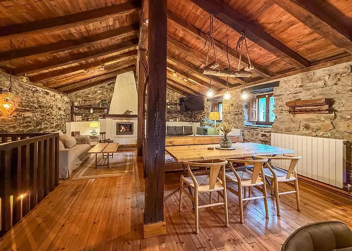 La Gurueba, Frente Rio Y Cascada Vega de Pas