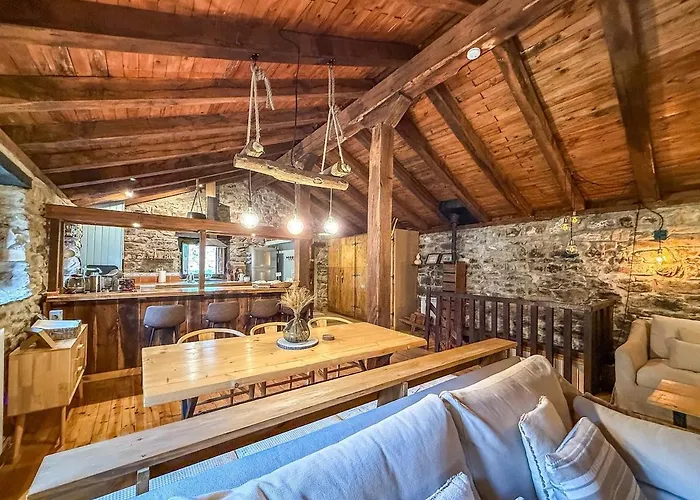 La Gurueba, Frente Rio Y Cascada *