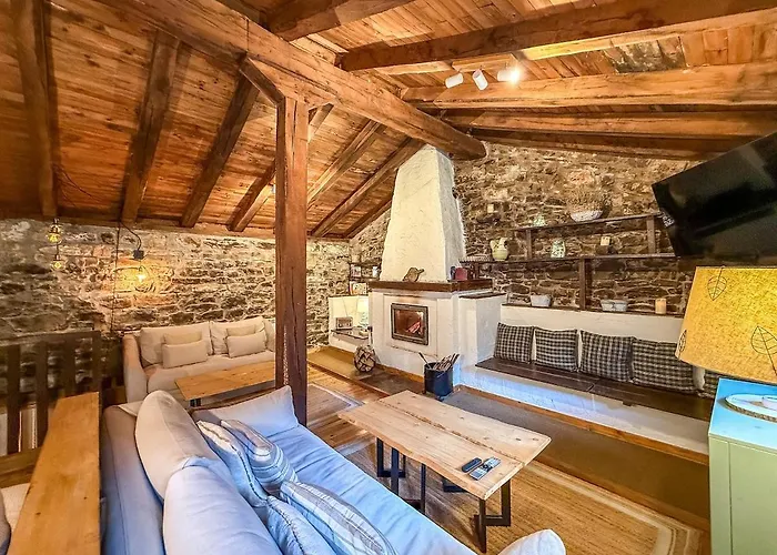 La Gurueba, Frente Rio Y Cascada * Vega de Pas