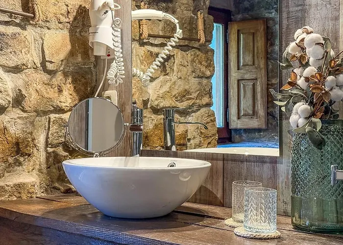 La Gurueba, Frente Rio Y Cascada * Vega de Pas