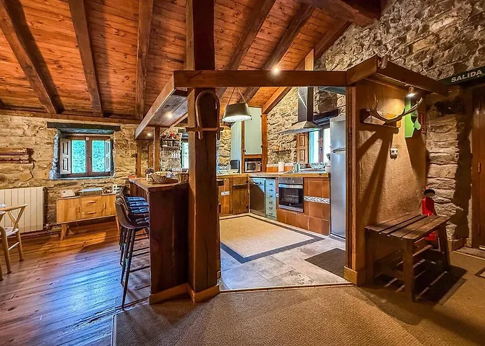 La Gurueba, Frente Rio Y Cascada * Vega de Pas