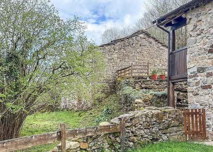 La Gurueba, Frente Rio Y Cascada *