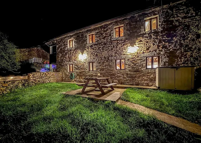 La Gurueba, Frente Rio Y Cascada *