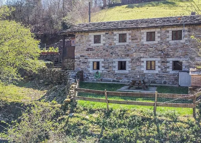 Hébergement de vacances La Gurueba, Frente Rio Y Cascada Vega de Pas