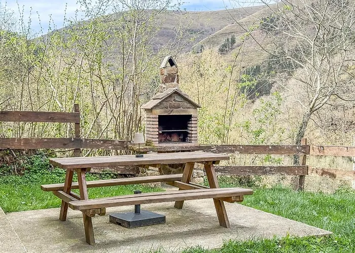 La Gurueba, Frente Rio Y Cascada Hébergement de vacances *