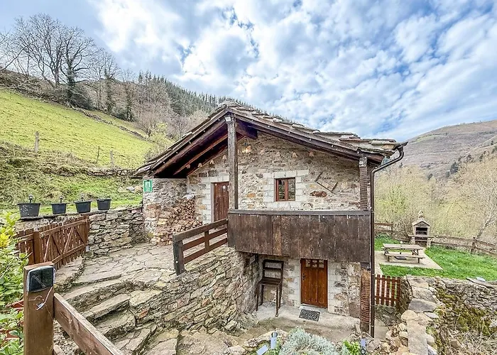 La Gurueba, Frente Rio Y Cascada * Vega de Pas