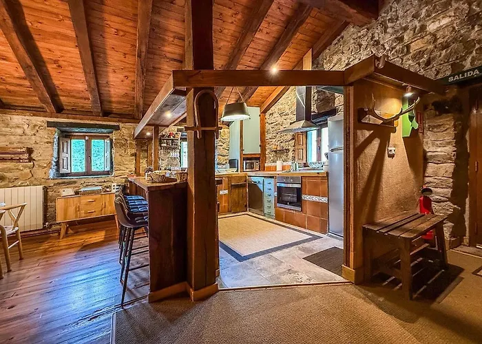 La Gurueba, Frente Rio Y Cascada Vega de Pas